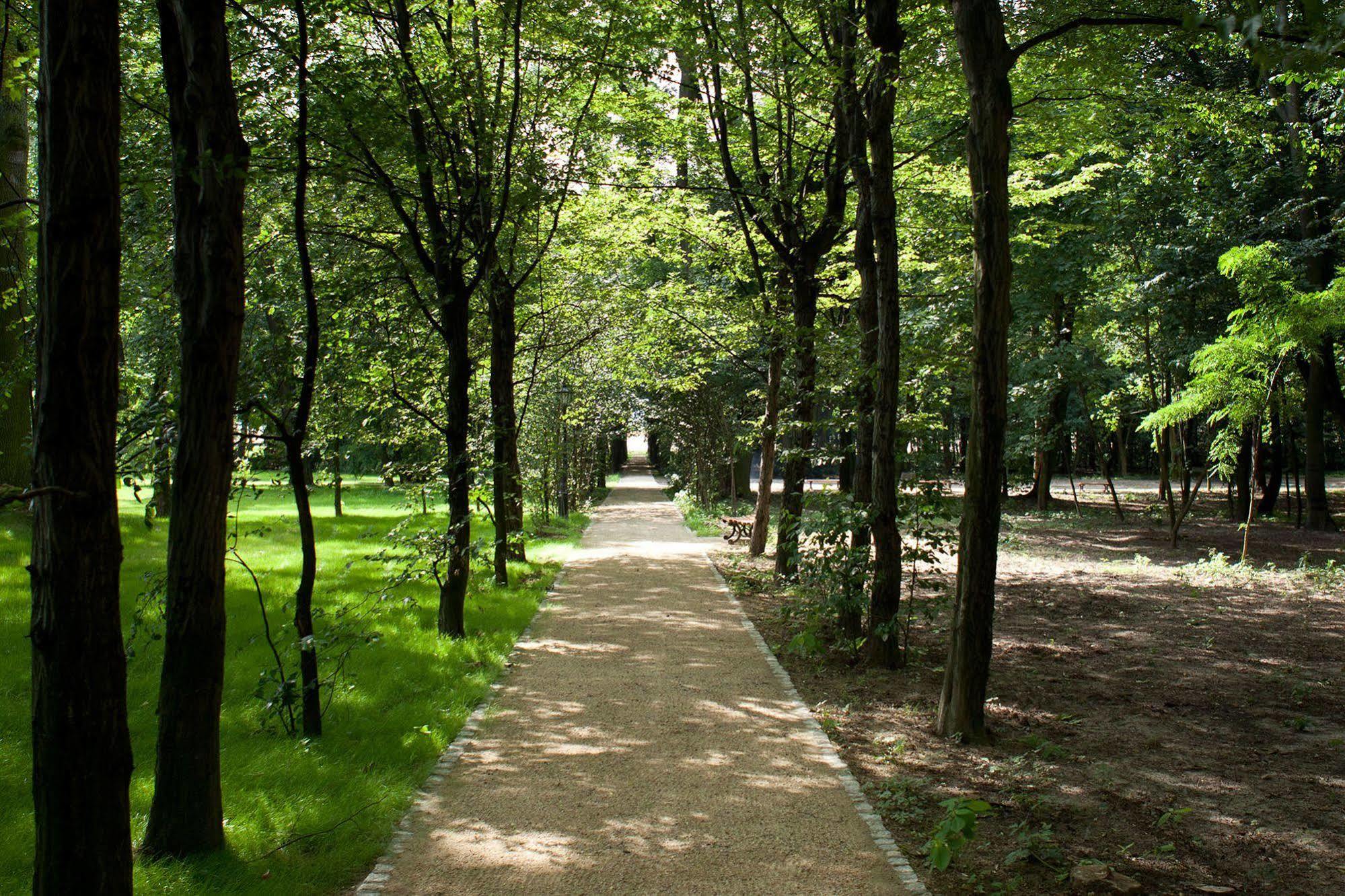 Palac Tlokinia Kaliszki Buitenkant foto